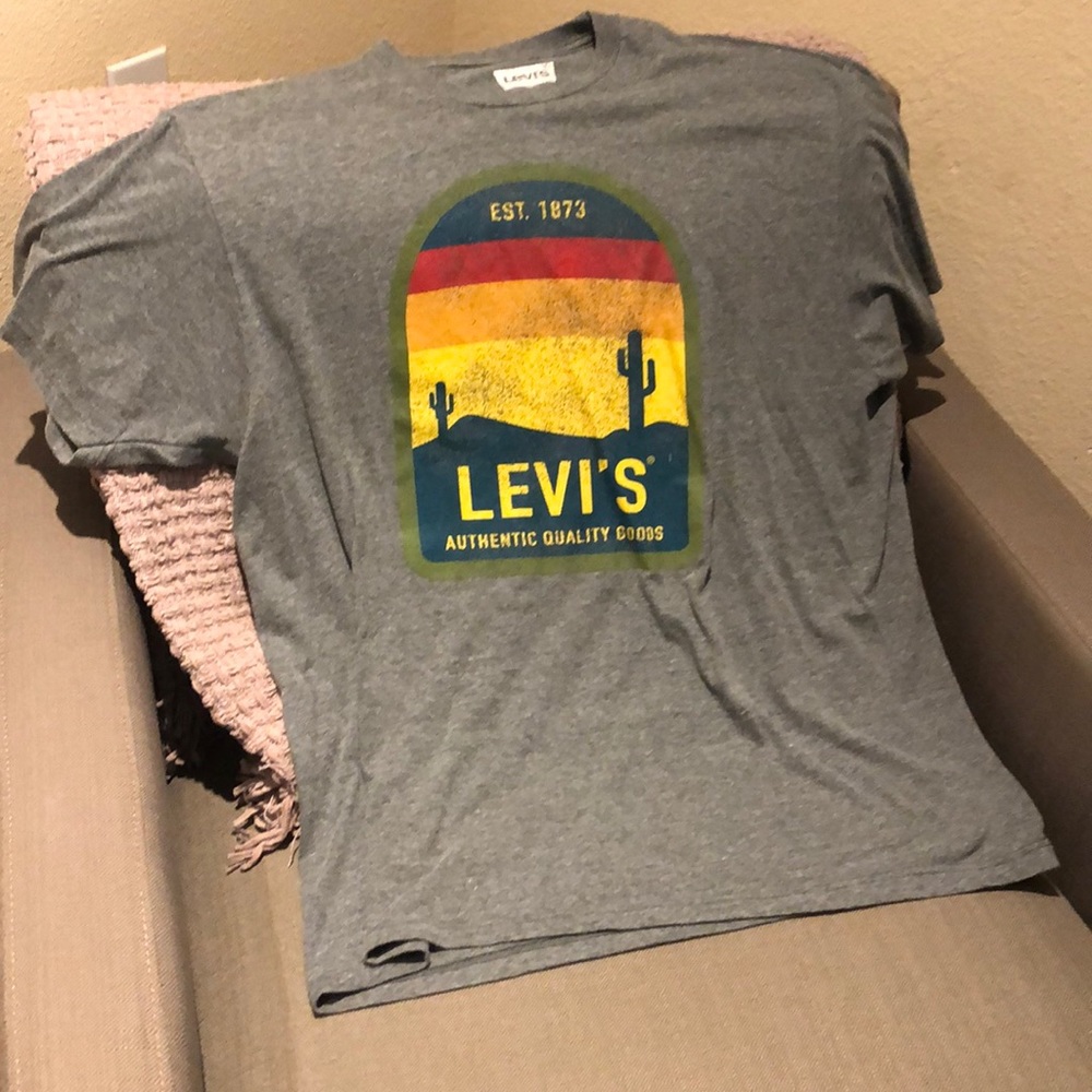 Levi’s T-shirt